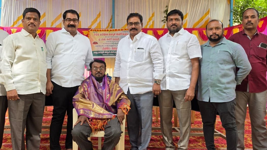 పదవీ విరమణ పొందిన షేక్ షాకీర్‌కు ఘన సన్మానం