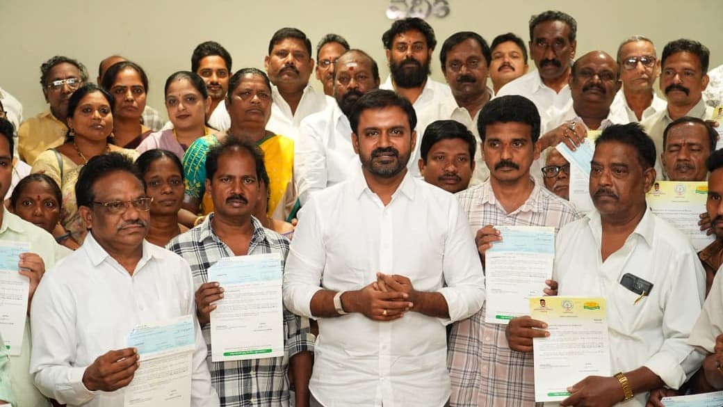 మెగా డీఎస్సీపై వైసీపీది తప్పుడు ప్రచారం: ఎమ్మెల్యే వాసు