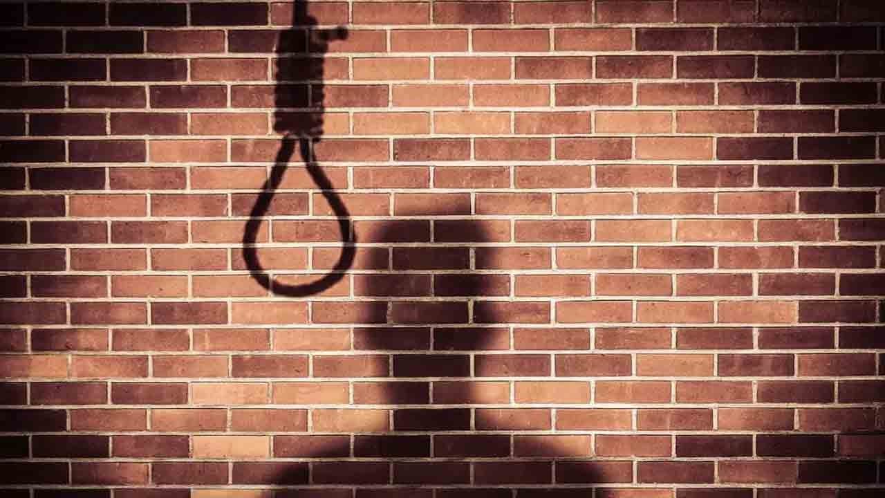 కొత్తూరులో ఇంటర్ విద్యార్థిని ఆత్మహత్య