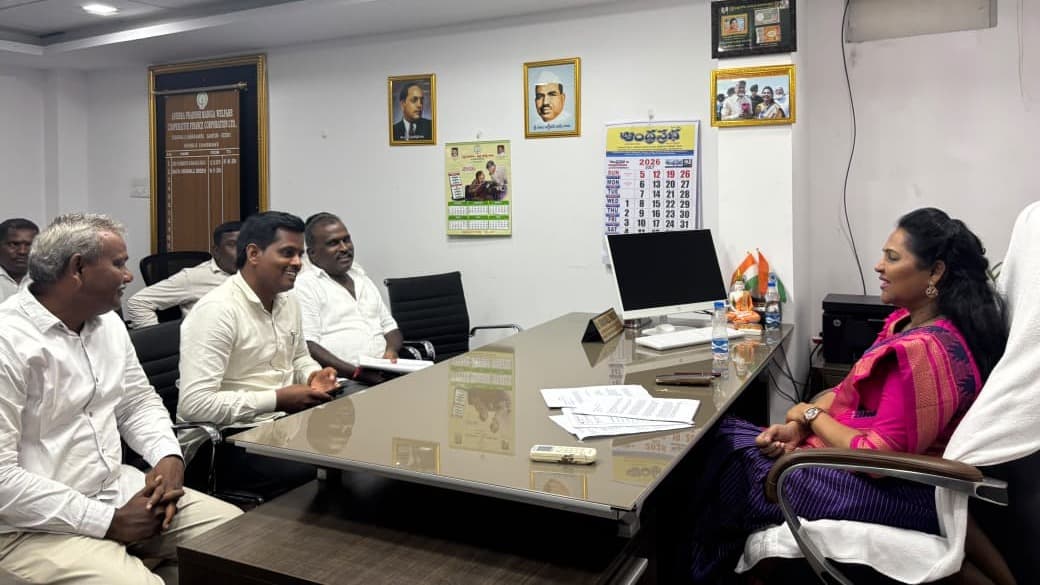 ఉండవల్లి శ్రీదేవిని కలిసిన కుప్పం ఎమ్మార్పీఎస్ నేతలు