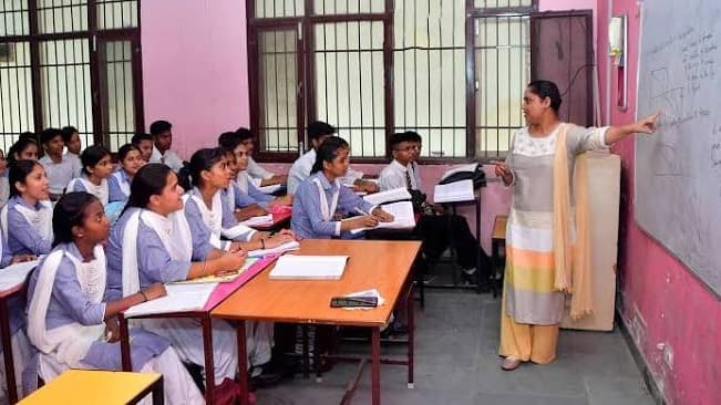 బీహార్‌లో ఉపాధ్యాయుల బదిలీలకు భారీ స్పందన.. 14,700 దరఖాస్తులు