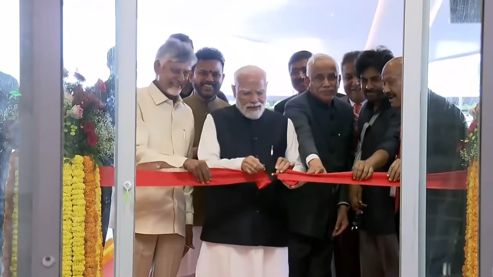 భోగాపురం అంతర్జాతీయ విమానాశ్రయ టెర్మినల్‌ను ప్రారంభించిన మోదీ
