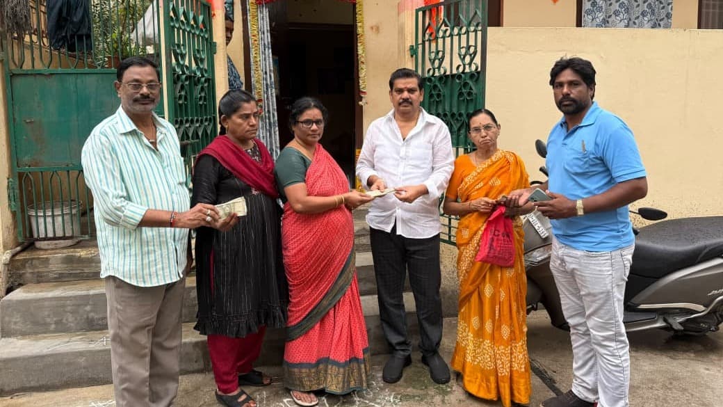 ఇంటింటికి ఎన్టీఆర్ భరోసా పింఛన్ల పంపిణీ చేసిన బాలస్వామి