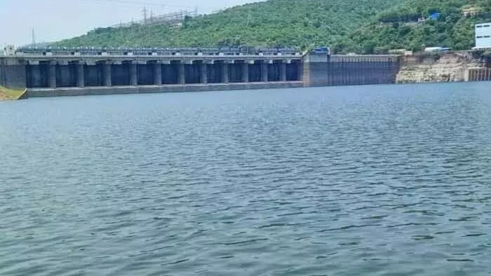 శ్రీశైలం జలాశయానికి భారీ వరద ప్రవాహం..