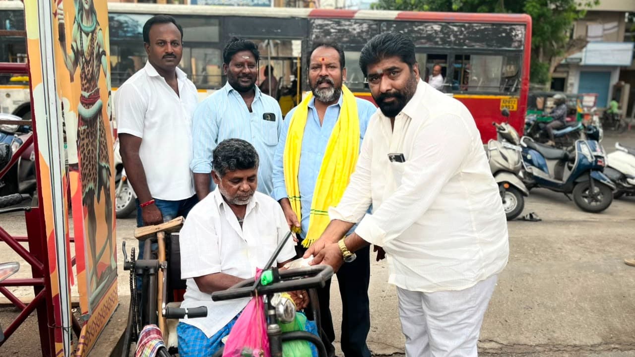 విజయవాడలో ఎంపీ కేశినేని చిన్నికి ఘనంగా జన్మదిన వేడుకలు