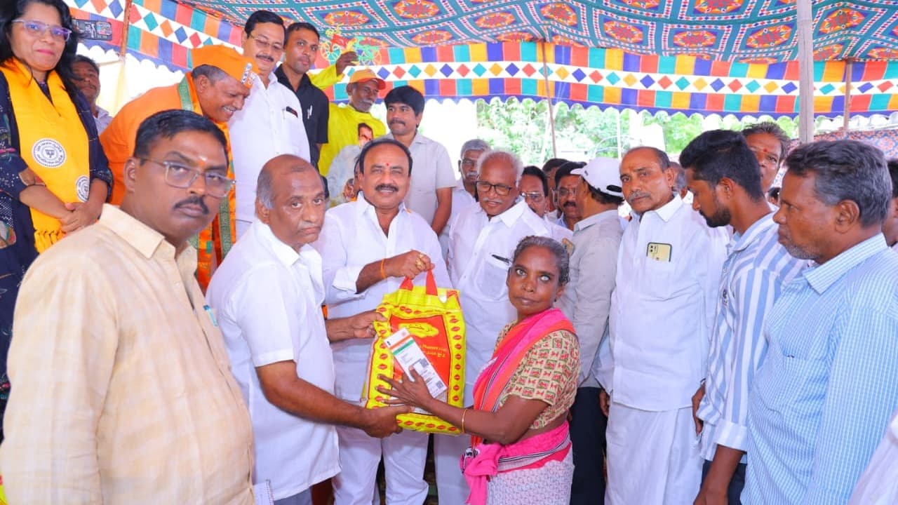 చీరాలలో తక్కువ ధరలకు బియ్యం కౌంటర్ ప్రారంభం