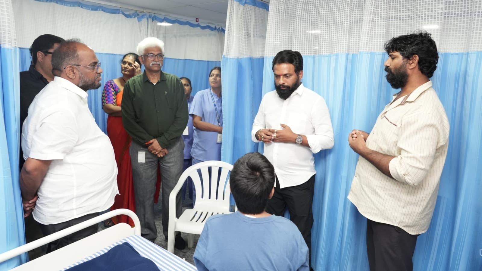 ఫ్యాన్‌కోనీ బాధిత బాలుడికి మంత్రి సుభాష్ సాయం