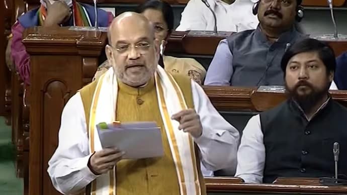 పార్లమెంట్‌లో ప్రతిపక్షాల ఆందోళన.. అమిత్ షాపై డిమాండ్