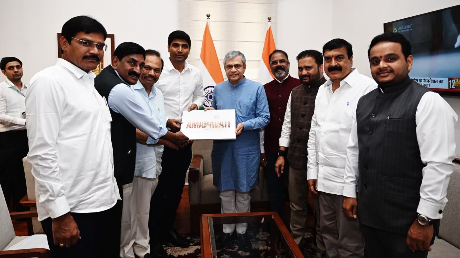 కేంద్ర మంత్రి అశ్విని వైష్ణవ్‌ను కలిసిన టీడీపీ ఎంపీలు