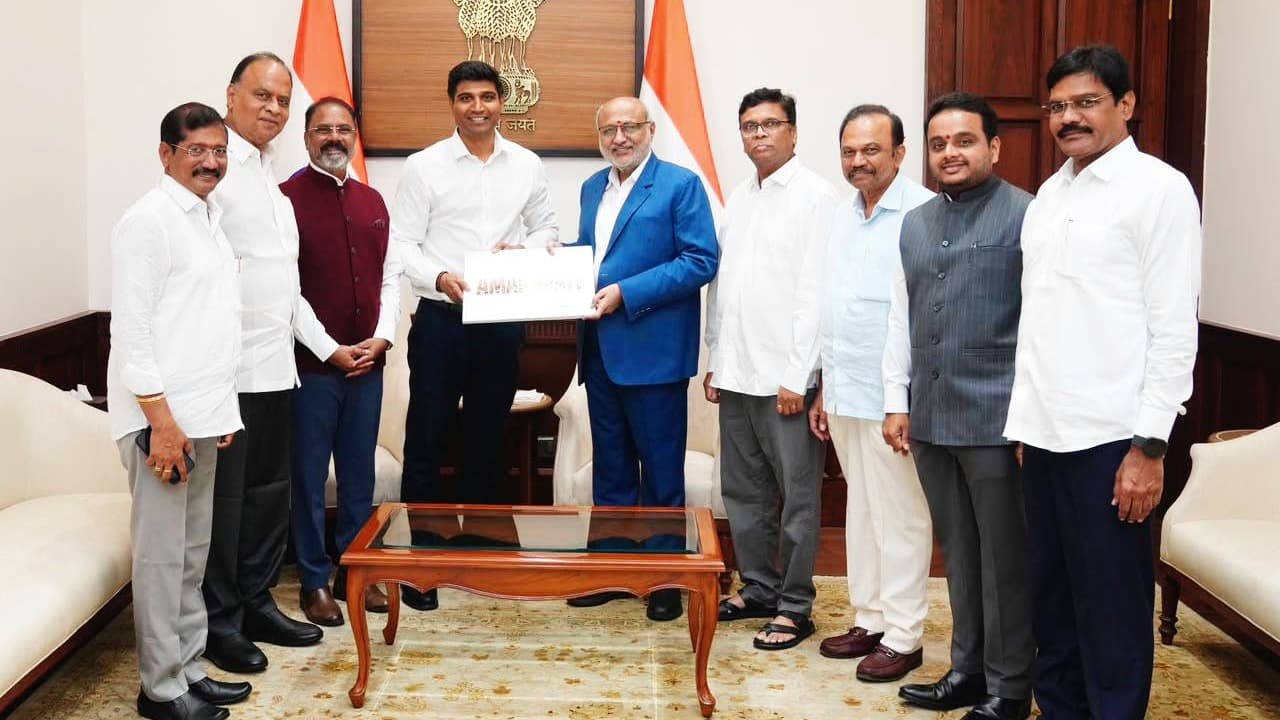 ఉప రాష్ట్రపతి సీ.పీ.రాధాకృష్ణన్‌ను కలిసిన టీడీపీ ఎంపీలు