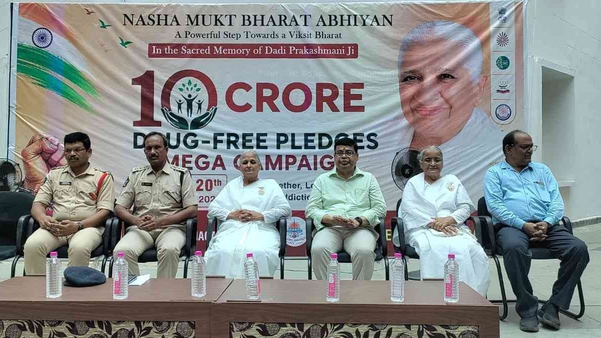 మత్తు పదార్థాలకు దూరంగా ఉండాలి: డీఎస్పీ రాఘవులు