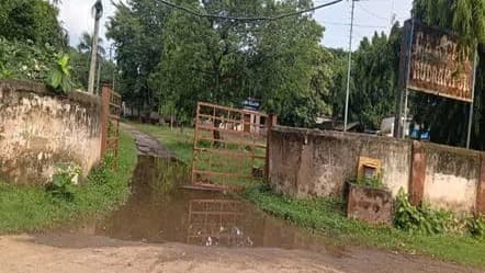 చినుకు పడితే చాలు.. సీఈఆర్ క్లబ్ గేటు చెరువే