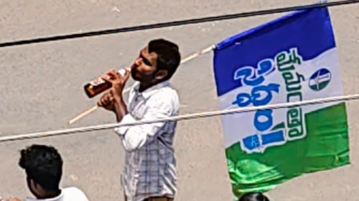 పొగాకు సమస్యలపై కాదు.. మద్యం బాటిళ్లతో సిద్ధం 