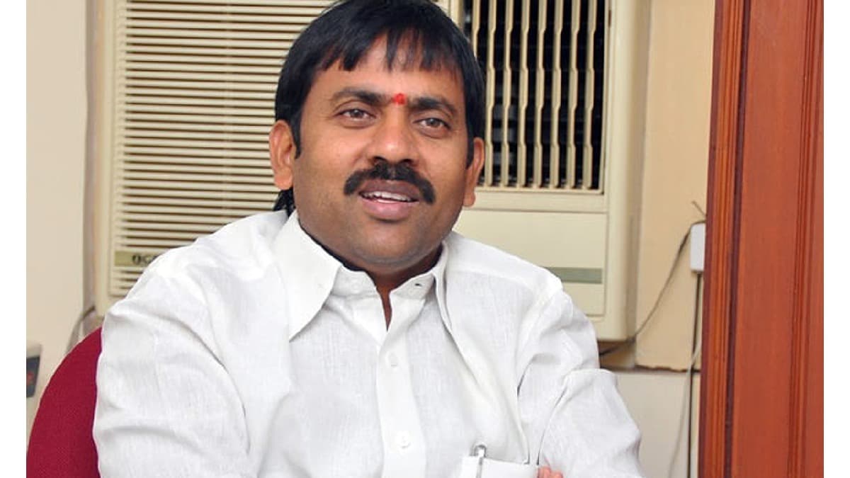 మళ్ల విజయప్రసాద్ నివాసాలపై ఈడీ సోదాలు..