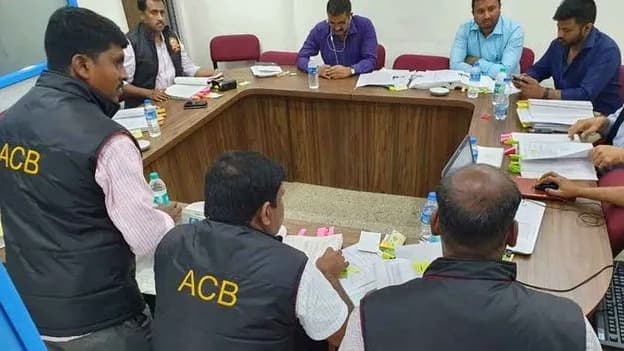 నంద్యాలలో ఏసీబీ దాడులు..