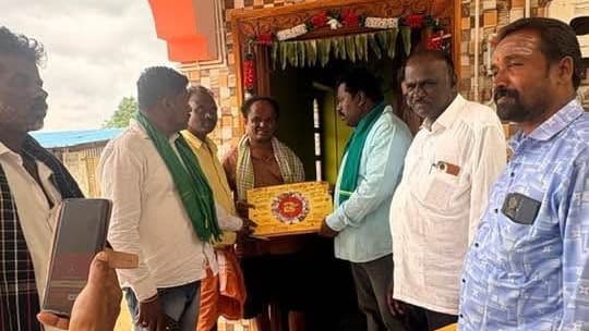 కుప్పంలో ఇంటింటికీ టీడీపీ.. డ్రోన్ సేద్యంపై రైతులకు అవగాహన