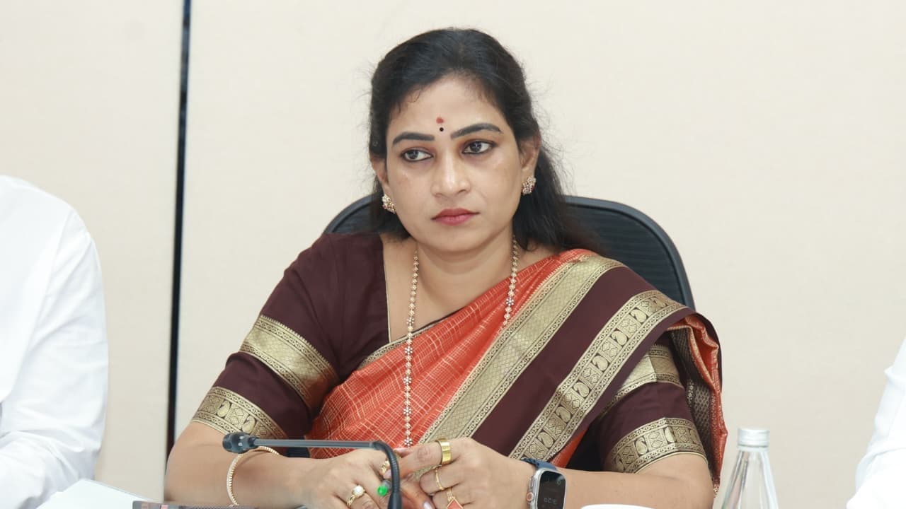 పరామర్శల పేరుతో అరాచకం సృష్టిస్తున్నారు: హోంమంత్రి అనిత