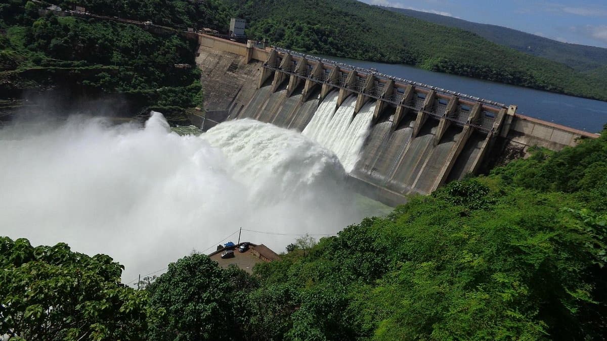 శ్రీశైలానికి భారీ వరద.. పెరిగిన నీటిమట్టం