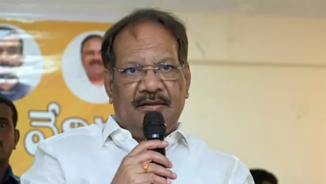 అంబటి రాంబాబు రాజకీయాలకు పనికిరాడు: నక్కా ఆనందబాబు