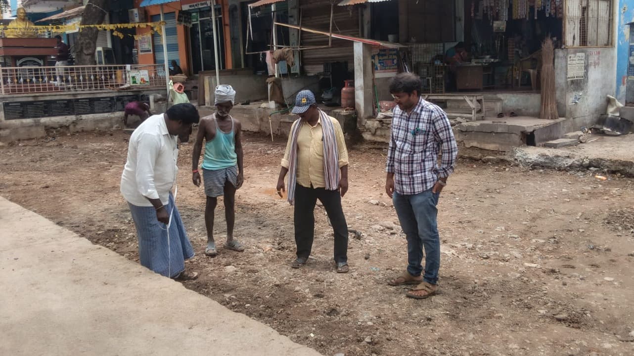 గురజాలలో కొత్త సీసీ రోడ్డు నిర్మాణ పనులు ప్రారంభం