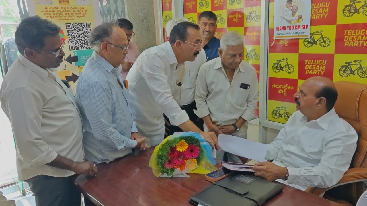 ప్రజా దర్బార్‌లో అర్జీలు స్వీకరించిన మంత్రి ఫరూక్