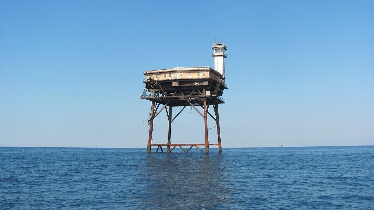 బ్లాక్‌ సీలో గల్లంతైన ఇద్దరు భారతీయ నావికుల ఆచూకీ లేదు