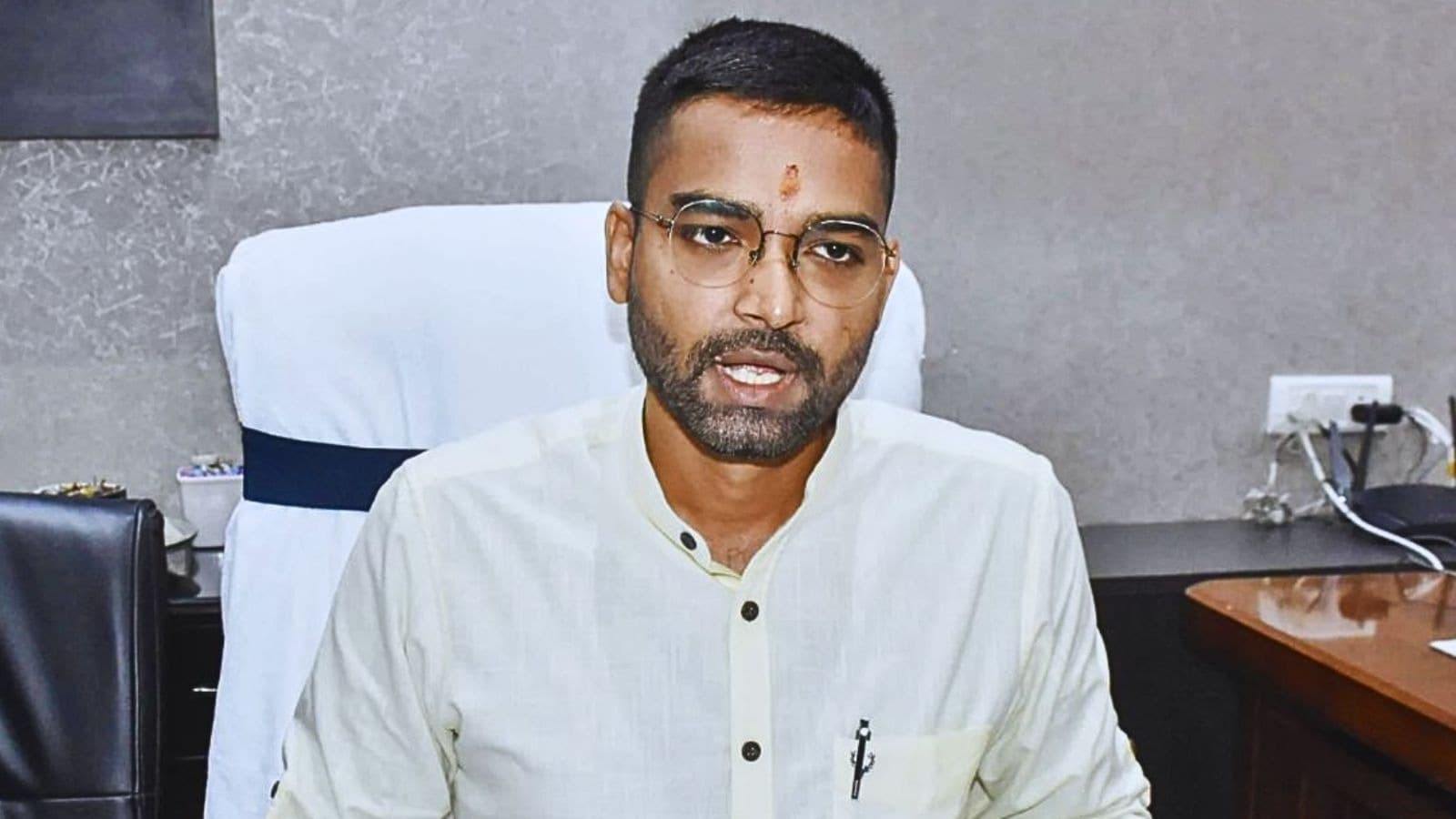 బిహార్ మంత్రి పదవిపై సుప్రీంకోర్టులో కీలక విచారణ