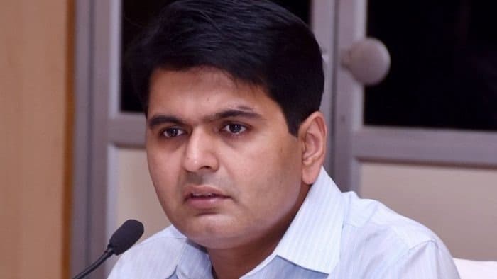 అమరావతిలో ఐఏఎస్‌ల మధ్య మాటల తూటాలు..