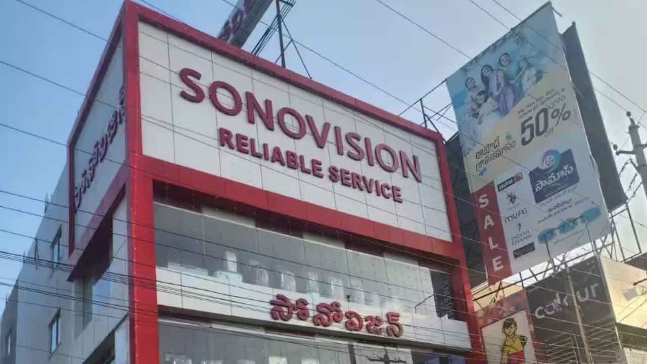 మొబైల్ షోరూంలో 60 ఫోన్లు మాయం
