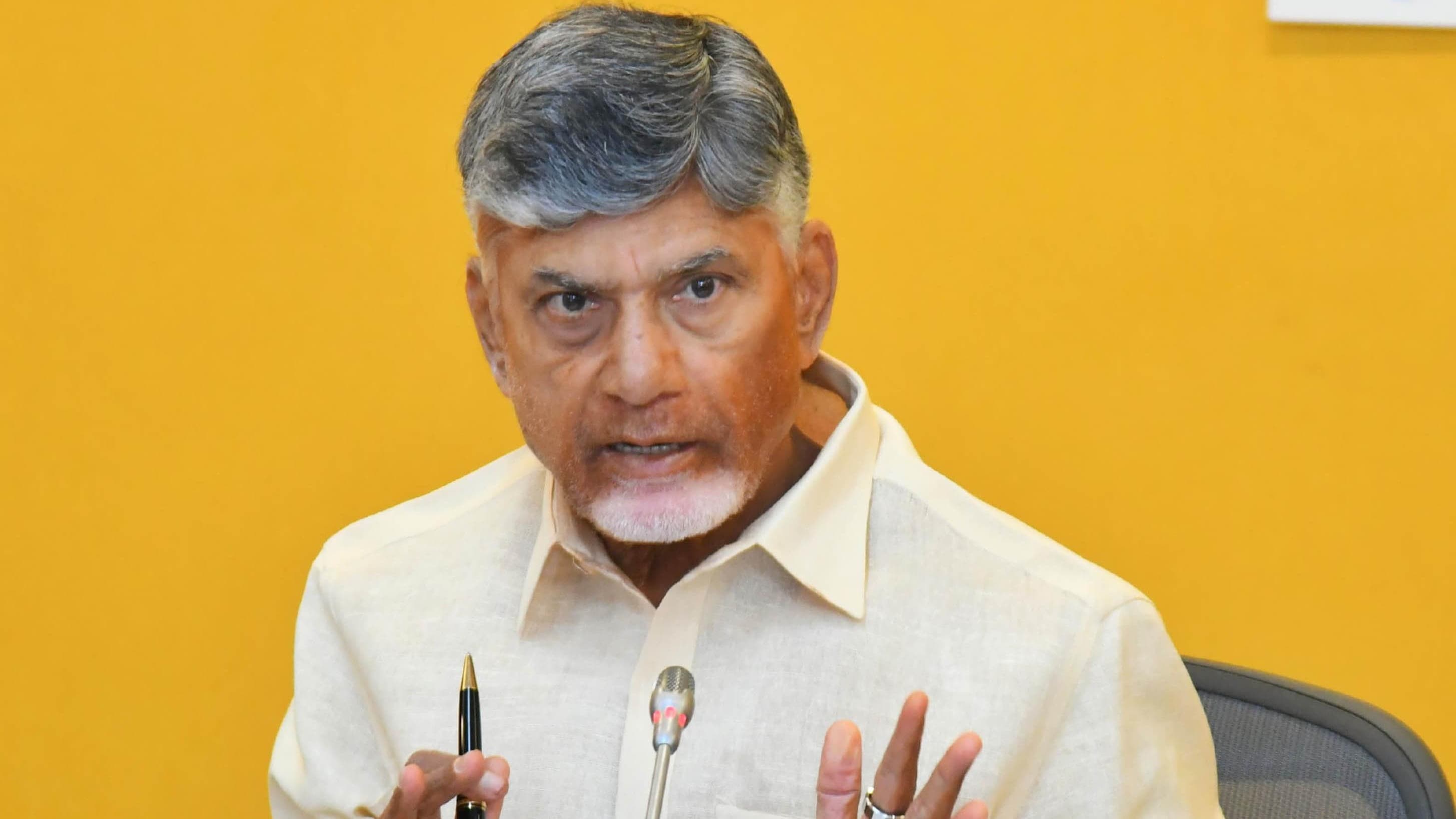 ప్రజలను ఇబ్బందిపెట్టేలా చేసే నిరసనలను ఉపేక్షించం: చంద్రబాబు