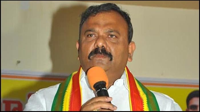 విద్యార్థిని కష్టాలు చూసి చలించిన ఎమ్మెల్యే యరపతినేని