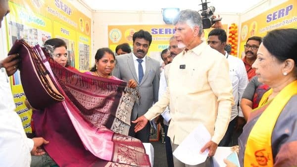 కుప్పడం చీరకు జైకొట్టిన సీఎం