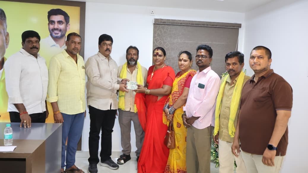 అమ్మవారి గుడి అభివృద్ధికి రూ.1.35 లక్షలు ఇచ్చిన బొండా ఉమా