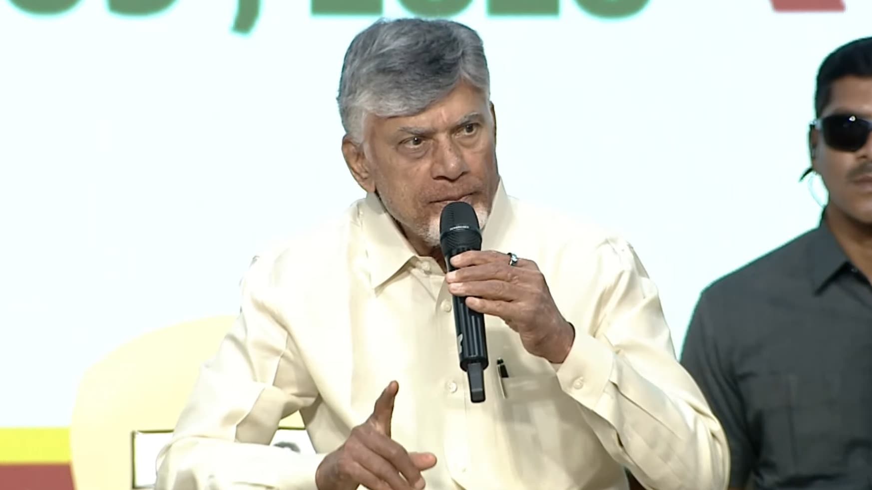 ఆదివాసీలు అద్భుతాలు చేయగలరు: సీఎం చంద్రబాబు