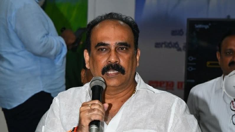 నా అనుచరులపై కేసులు పెడుతున్నారు: బాలినేని