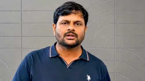 వైసీపీ నేత చింతాడ రవికి పోలీసుల ట్రీట్‌మెంట్..