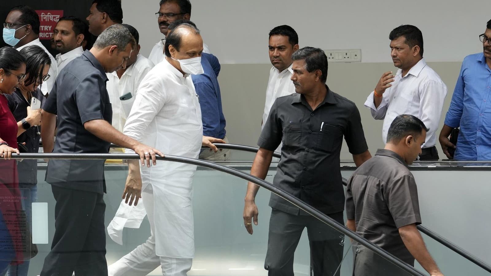 మహారాష్ట్ర మంత్రే సొంత సమావేశం నుంచి ఎందుకు వెళ్లిపోయారు?