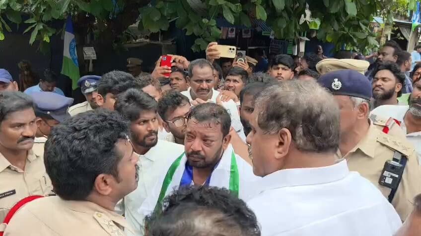 బొత్స ర్యాలీకి బ్రేక్..