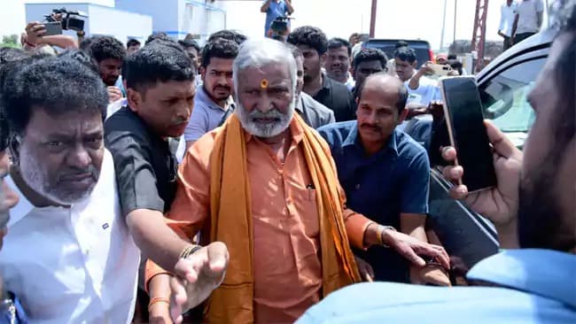 పెద్దిరెడ్డి పయనం అడ్డుకున్న పోలీసులు