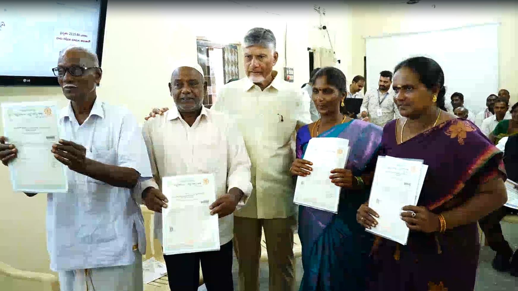 చంద్రబాబు భరోసాతో రైతుల భూములకు హక్కు