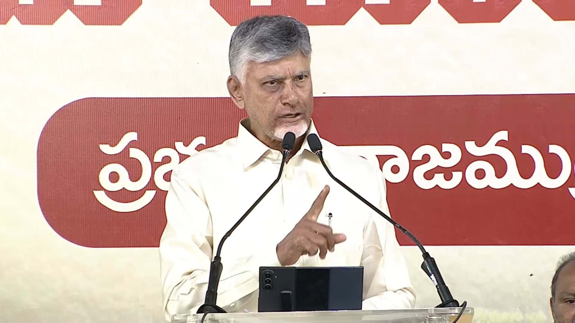 డీఎస్సీపై తొలి సంతకం చేసి ఉద్యోగాలిచ్చాం: చంద్రబాబు