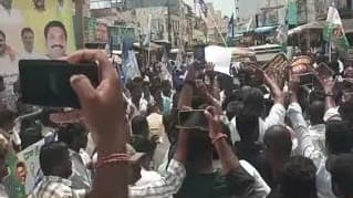 పూతలపట్టులో వైసీపీ శ్రేణుల దౌర్జన్యం..