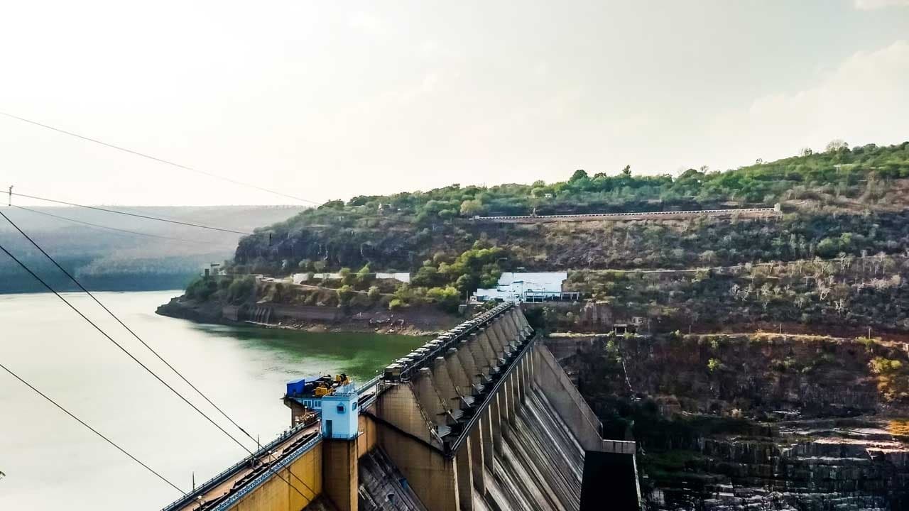 శ్రీశైలంలో జల విద్యుత్ ఉత్పత్తి..