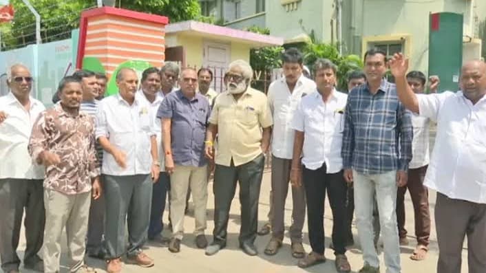 విజయవాడలో మున్సిపల్ కాంట్రాక్టర్ల సమ్మె..