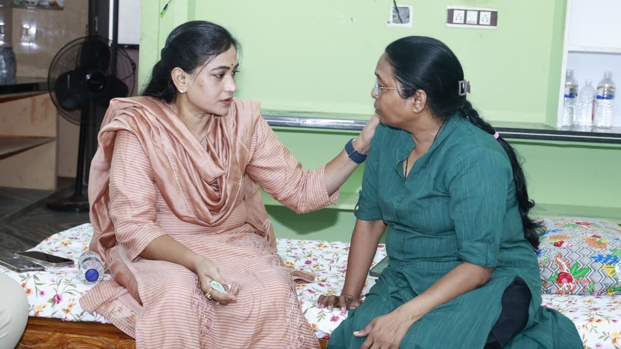 షిరీన్ బేగం కుటుంబానికి అనిత పరామర్శ..
