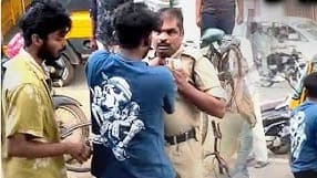శ్రీకాళహస్తిలో యువకుడి వీరంగం..