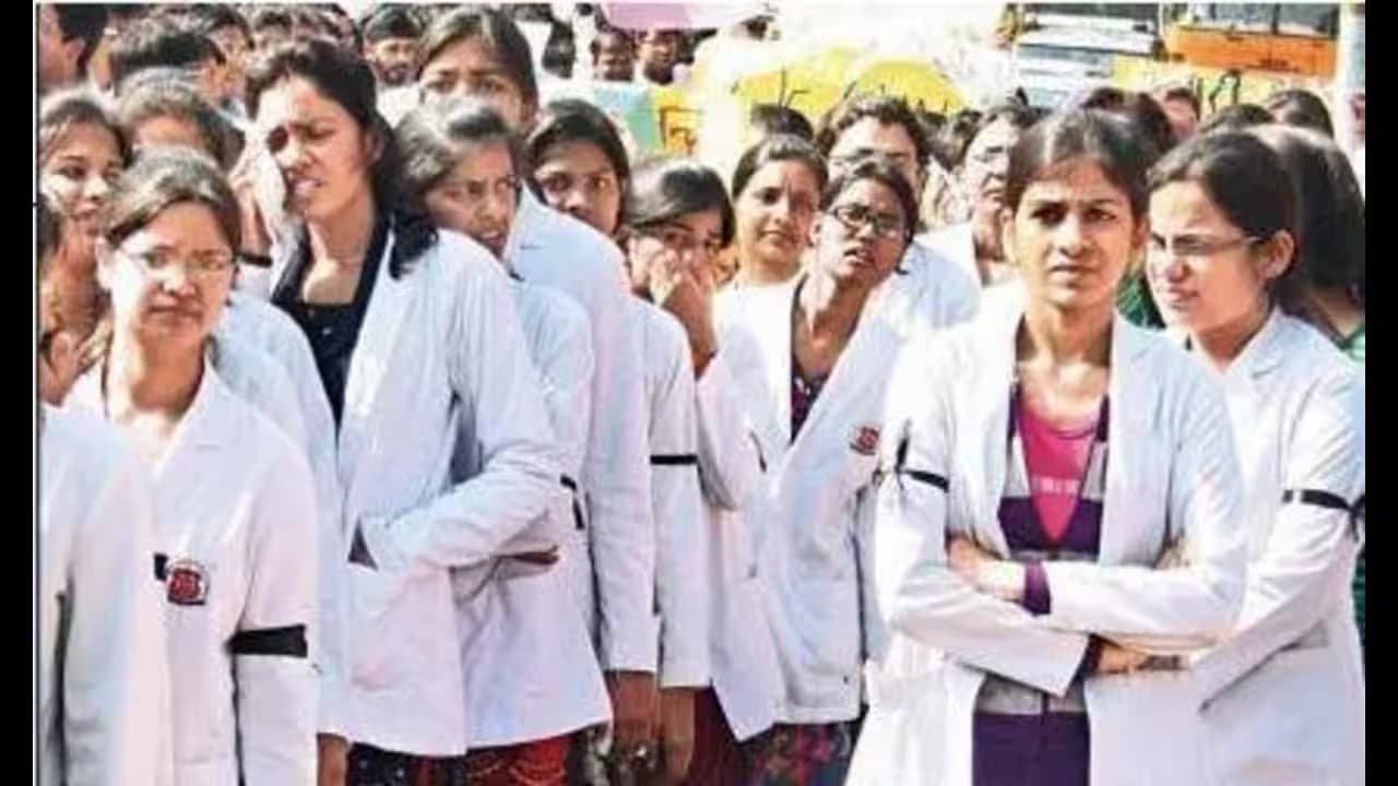 జూనియర్ డాక్టర్లతో ఏపీ ప్రభుత్వ చర్చలు విఫలం..