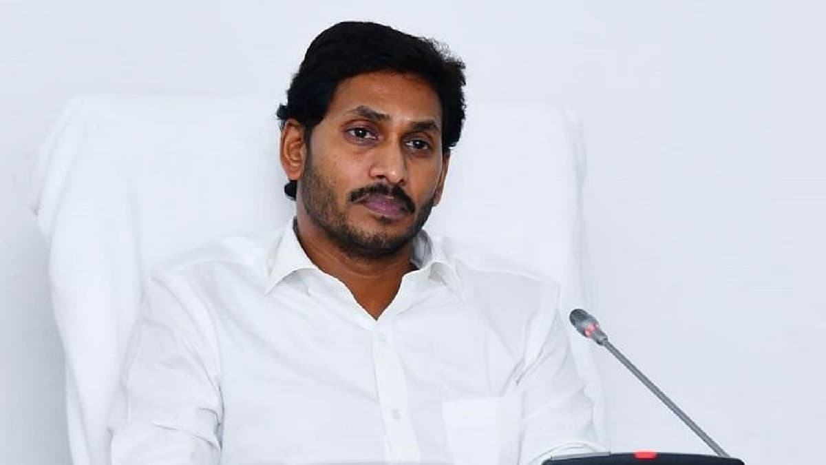 జగన్‌కు వ్యతిరేకంగా ఓర్వకల్లు ఎయిర్‌పోర్టు వద్ద ఫ్లెక్సీలు