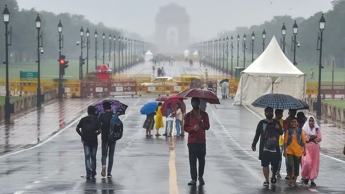 తెలంగాణలో బస్సు బోల్తా.. 21 మందికి గాయాలు, ముగ్గురి పరిస్థితి విషమం