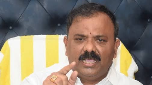 యరపతినేని శ్రీనివాసరావు ఫైర్..